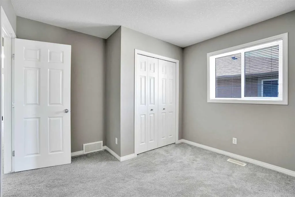 27 Taralake Mews NE