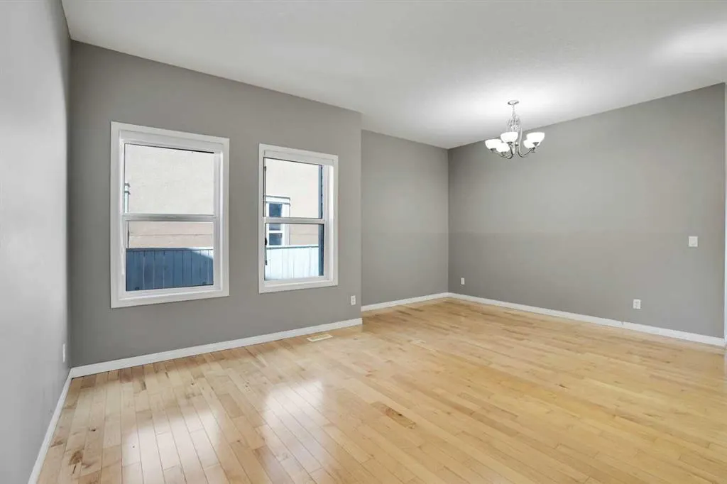 27 Taralake Mews NE