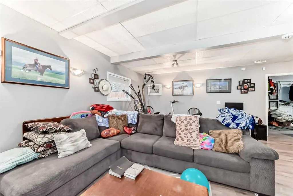 1328 Meadowbrook Drive SE