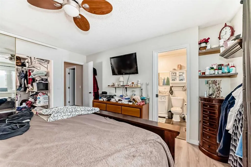 1328 Meadowbrook Drive SE