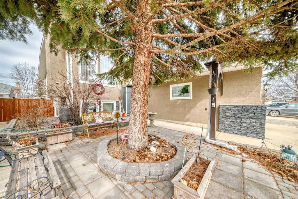 1328 Meadowbrook Drive SE