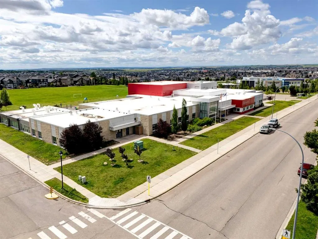 2699 Ravenslea Gardens SE