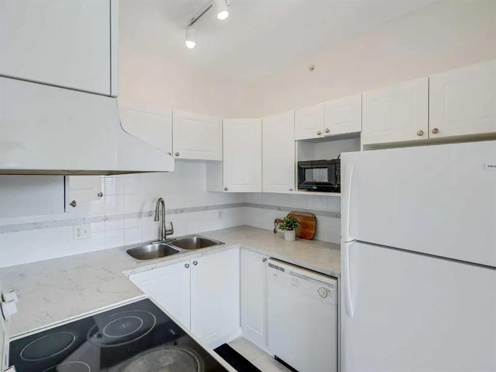 8 County Village Bay, #410