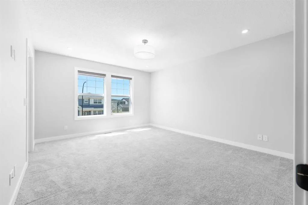 124 Legacy Glen Place SE