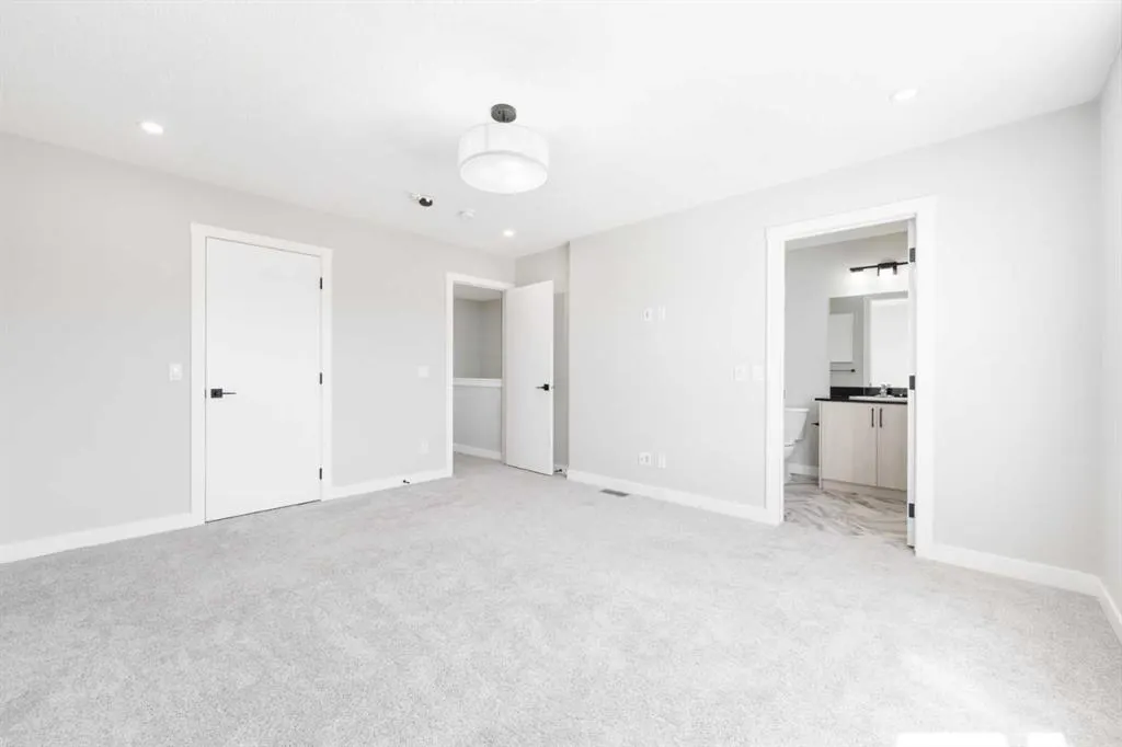 124 Legacy Glen Place SE
