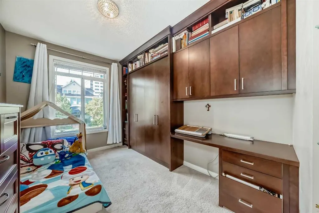 923 15 Avenue SW, #102