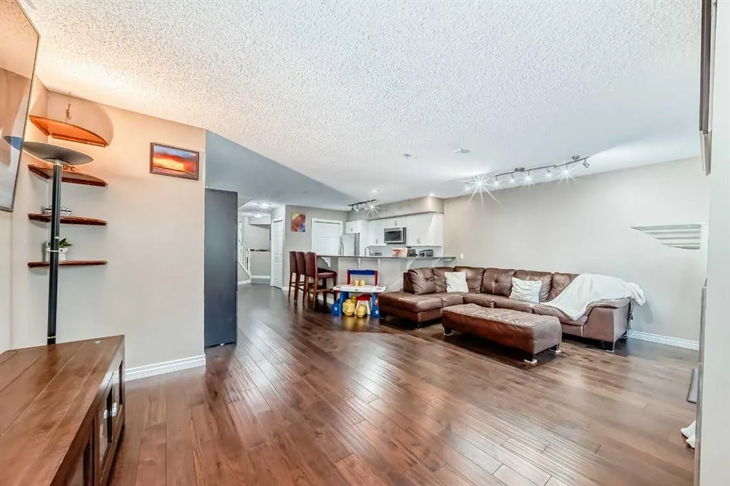923 15 Avenue SW, #102