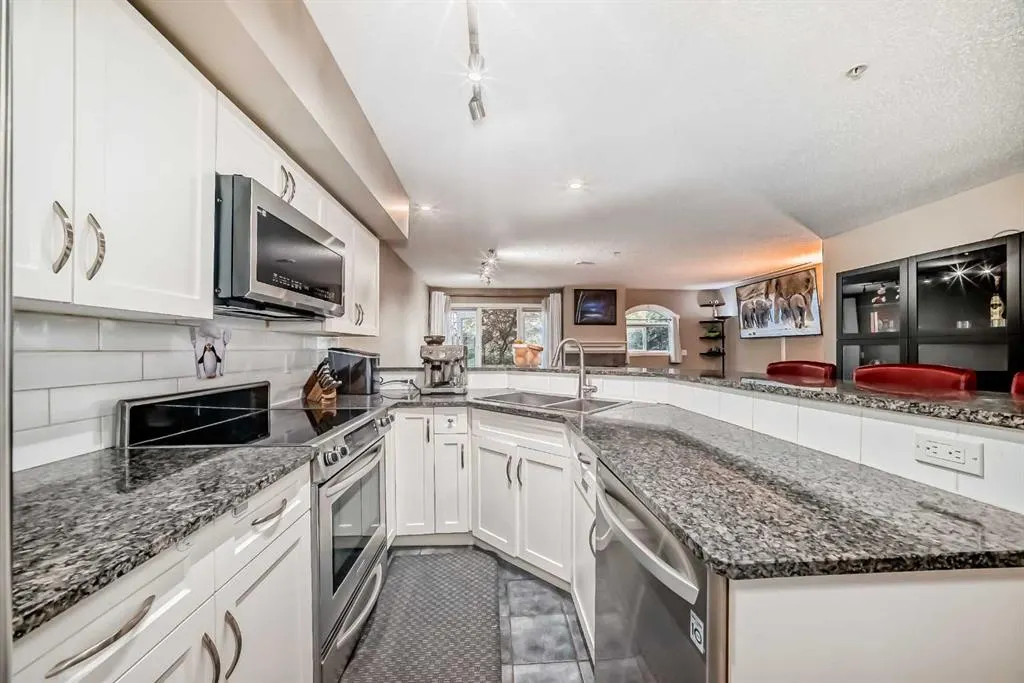 923 15 Avenue SW, #102