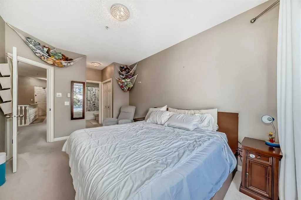 923 15 Avenue SW, #102