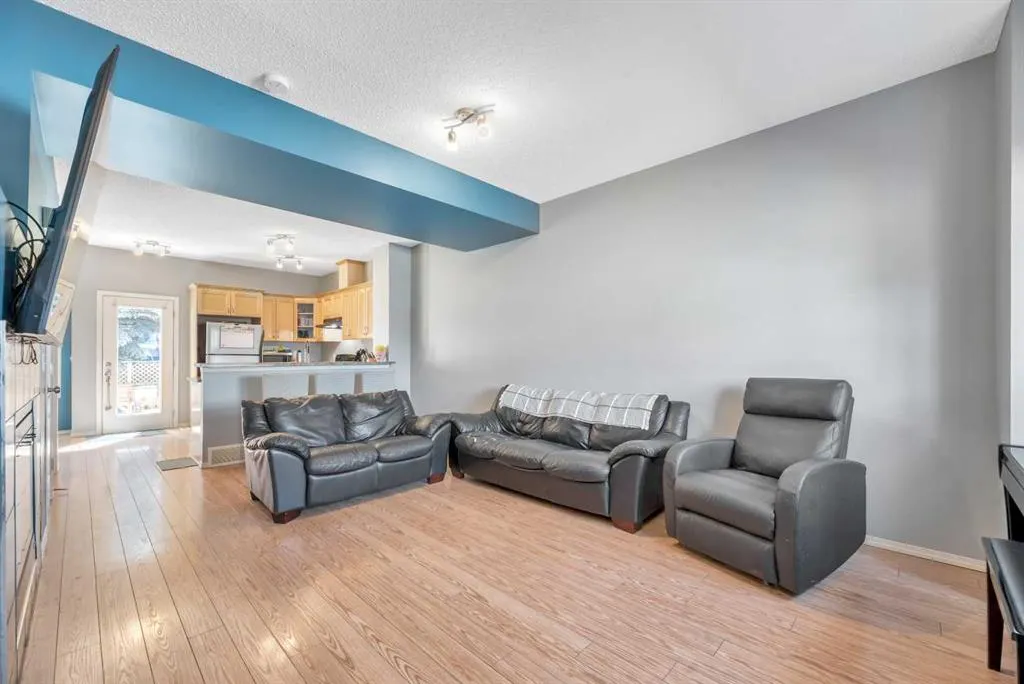 205 Strathaven Mews