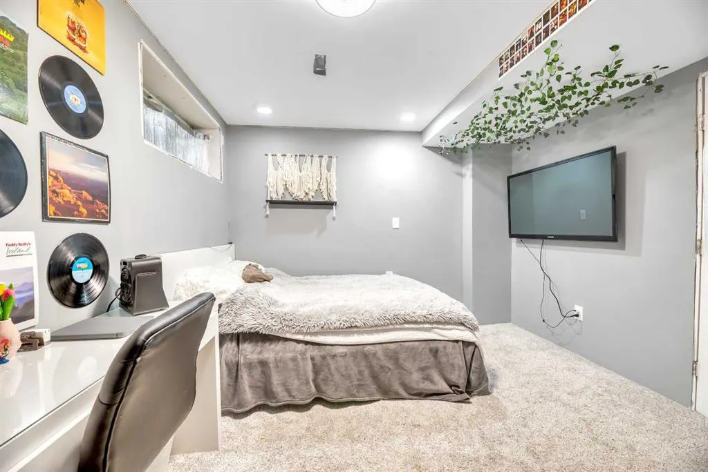 205 Strathaven Mews