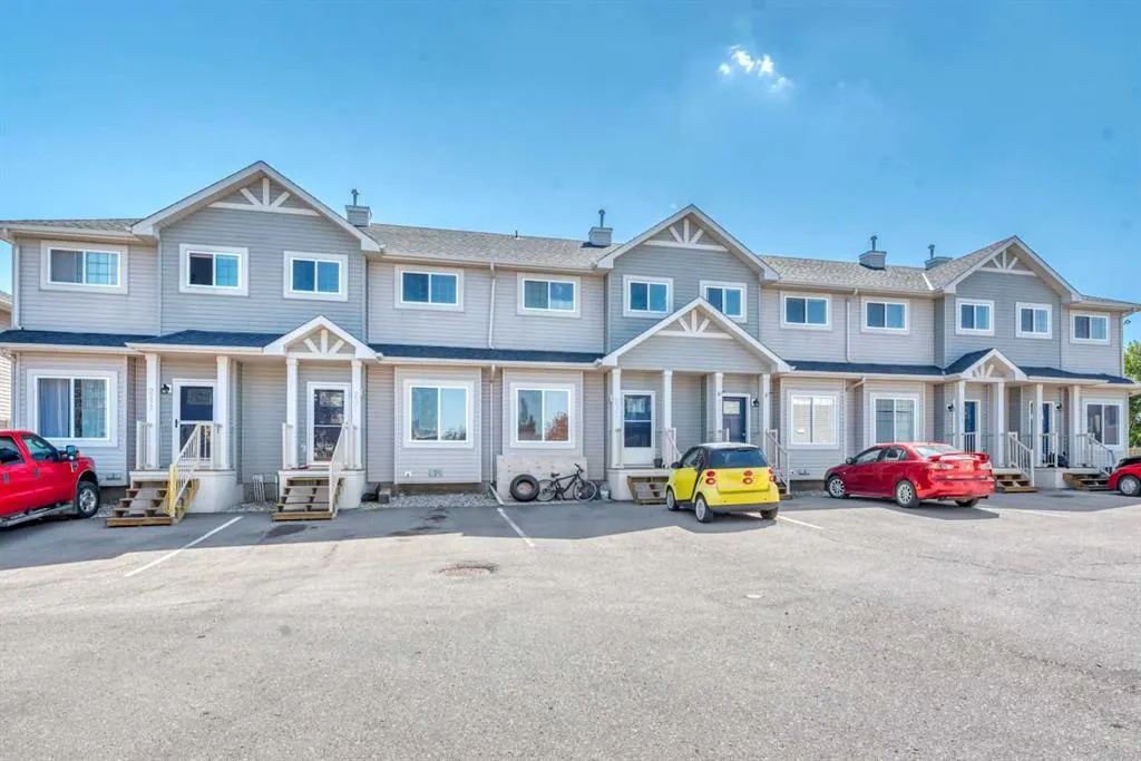 205 Strathaven Mews