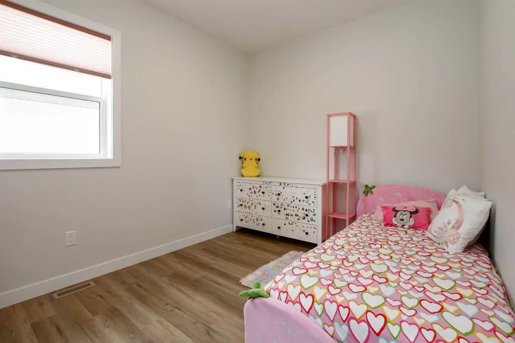 7 Thayer Close