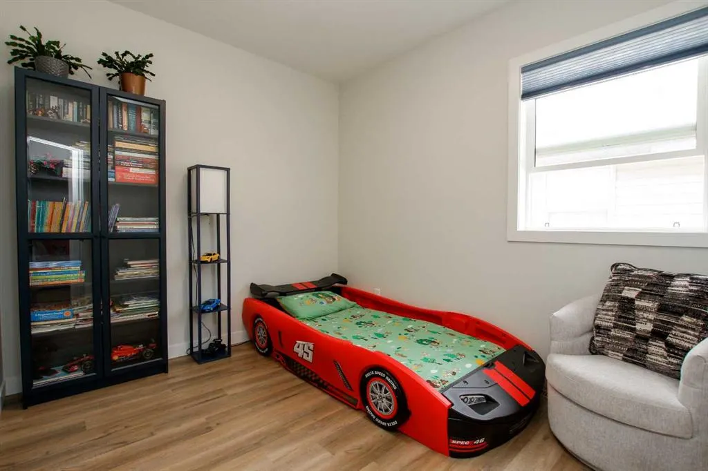 7 Thayer Close