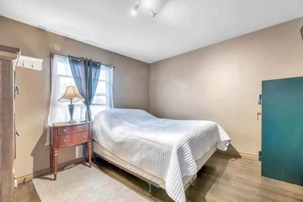 1833 21 Avenue NW, #3