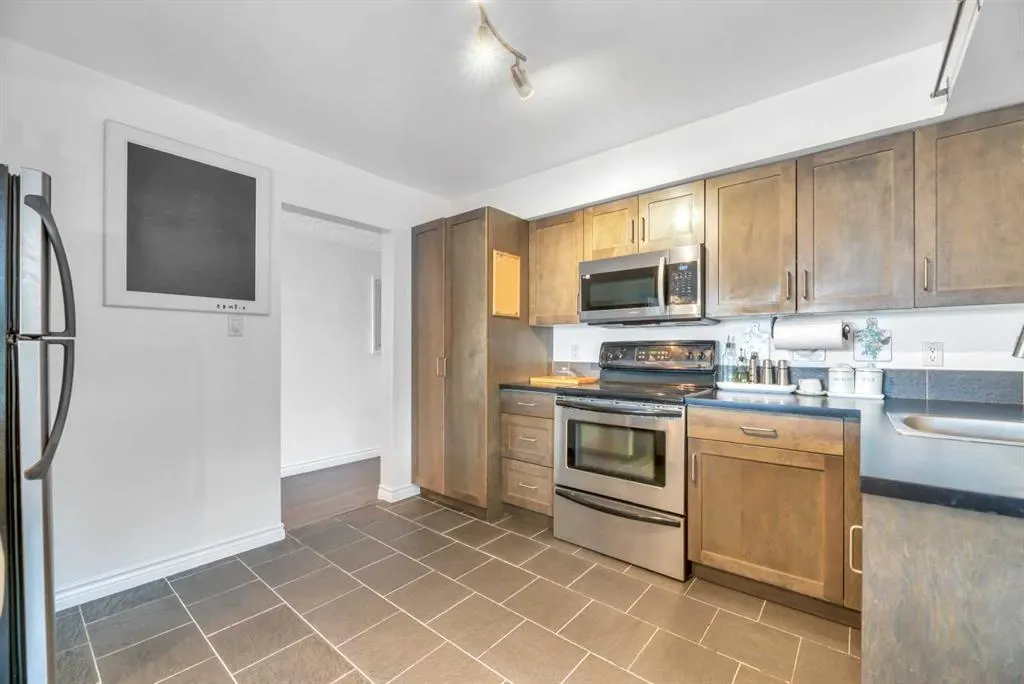 1833 21 Avenue NW, #3