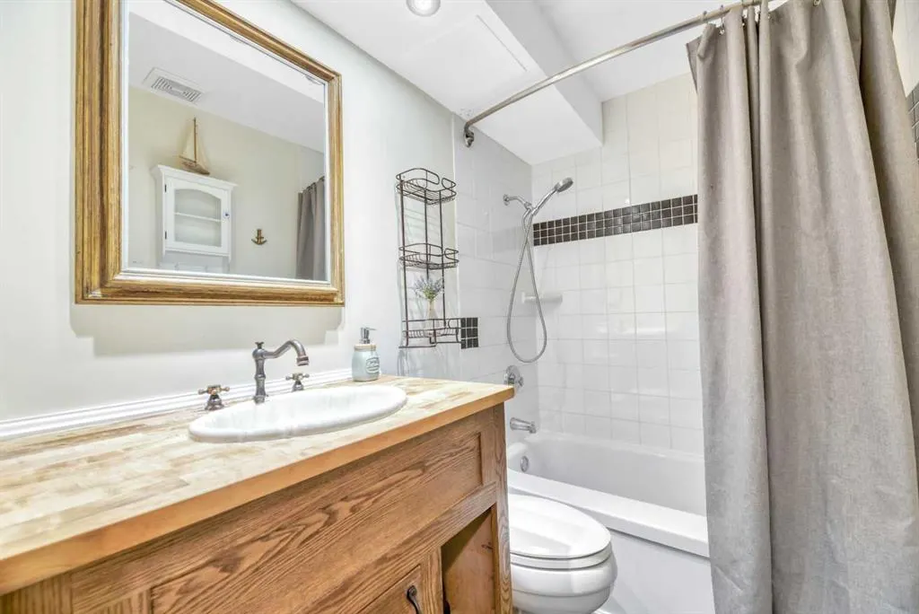 1833 21 Avenue NW, #3