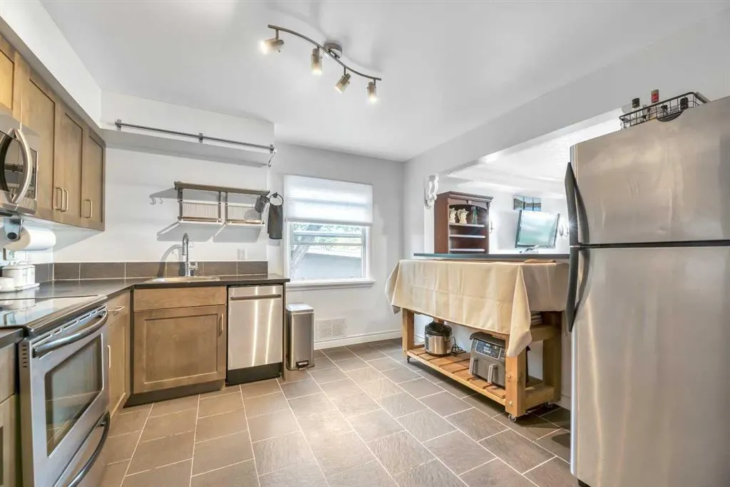 1833 21 Avenue NW, #3