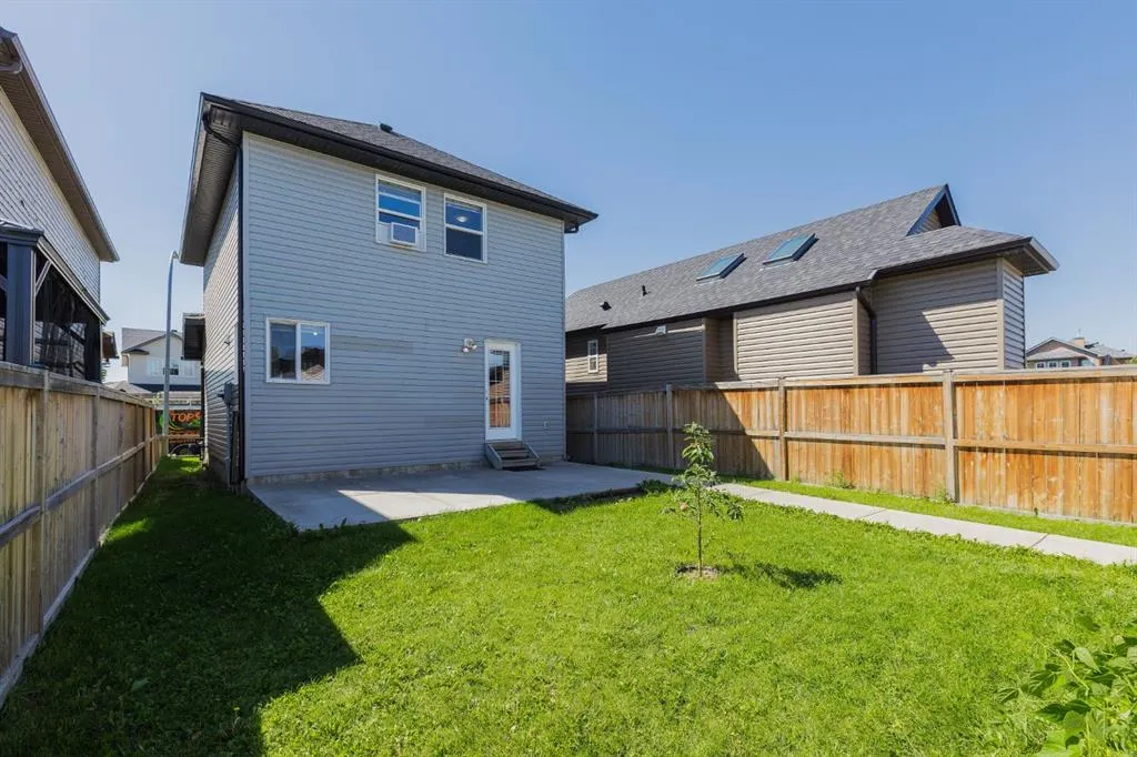 427 Saddlebrook Way NE