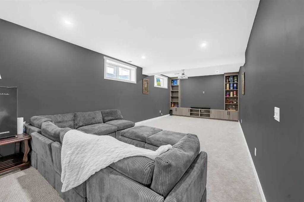 342 Hillcrest Circle SW