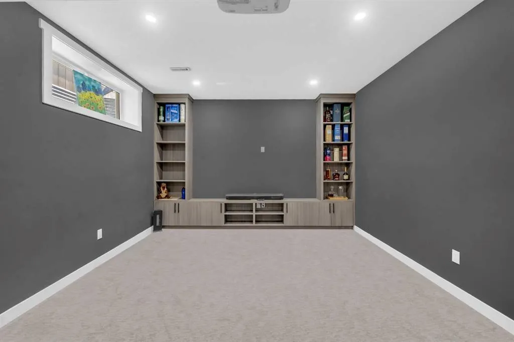 342 Hillcrest Circle SW