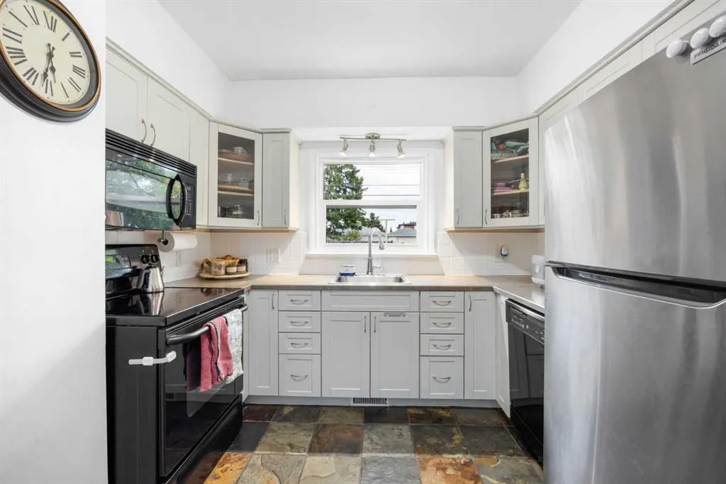 2452 Capitol Hill Crescent NW