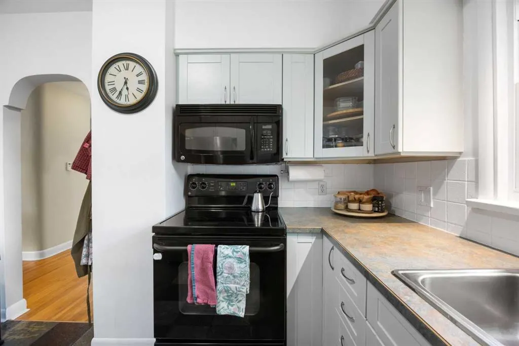 2452 Capitol Hill Crescent NW