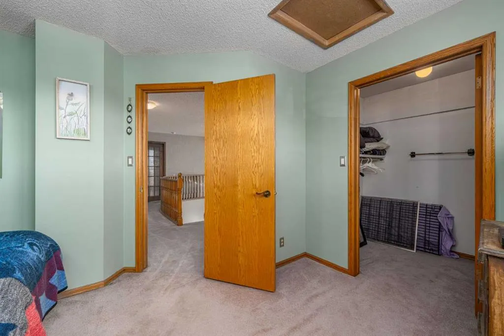 327 Templevale Place NE