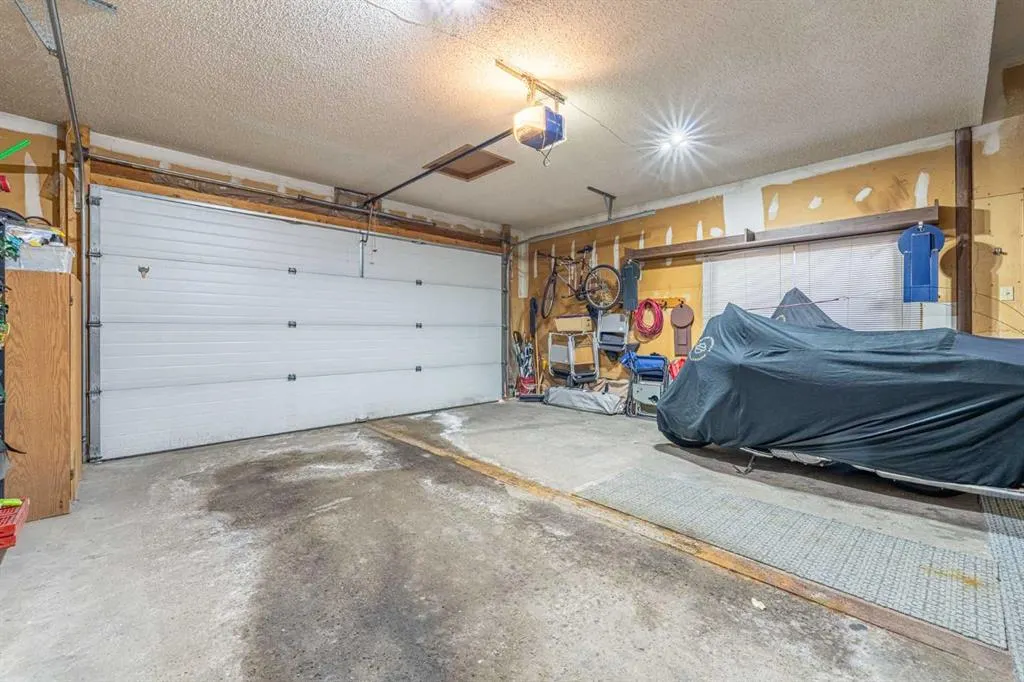 327 Templevale Place NE
