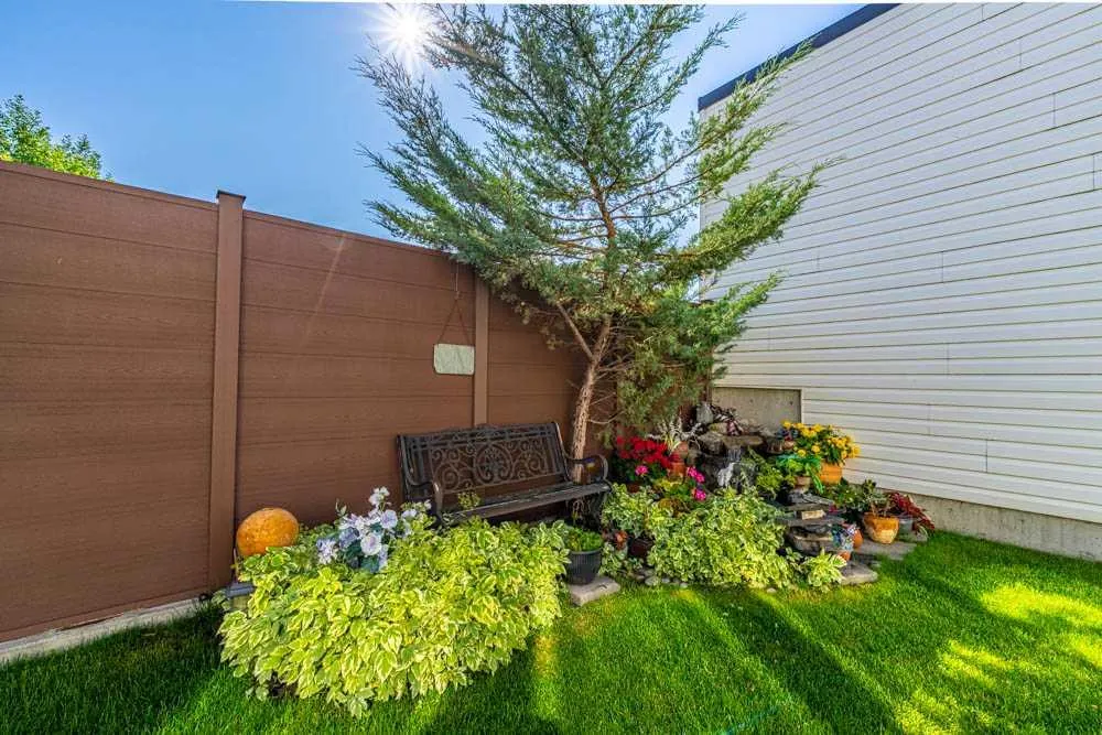 327 Templevale Place NE