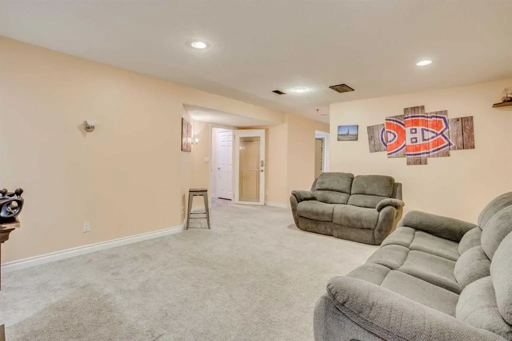 217 Swanson Crescent