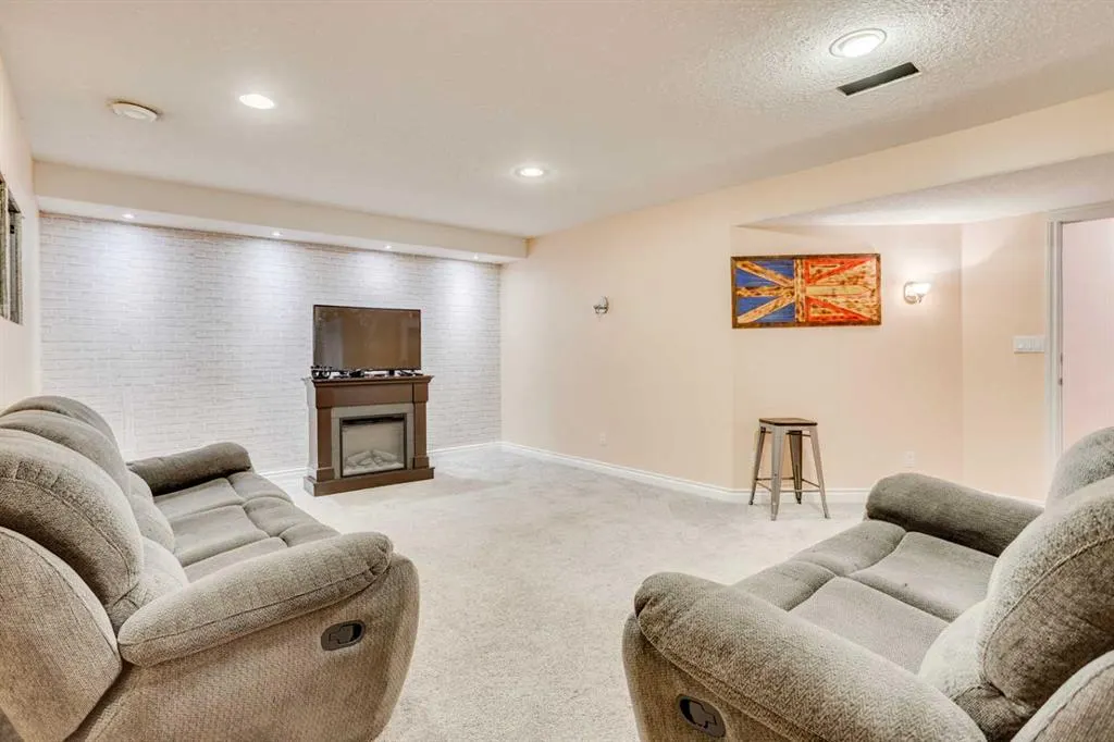 217 Swanson Crescent