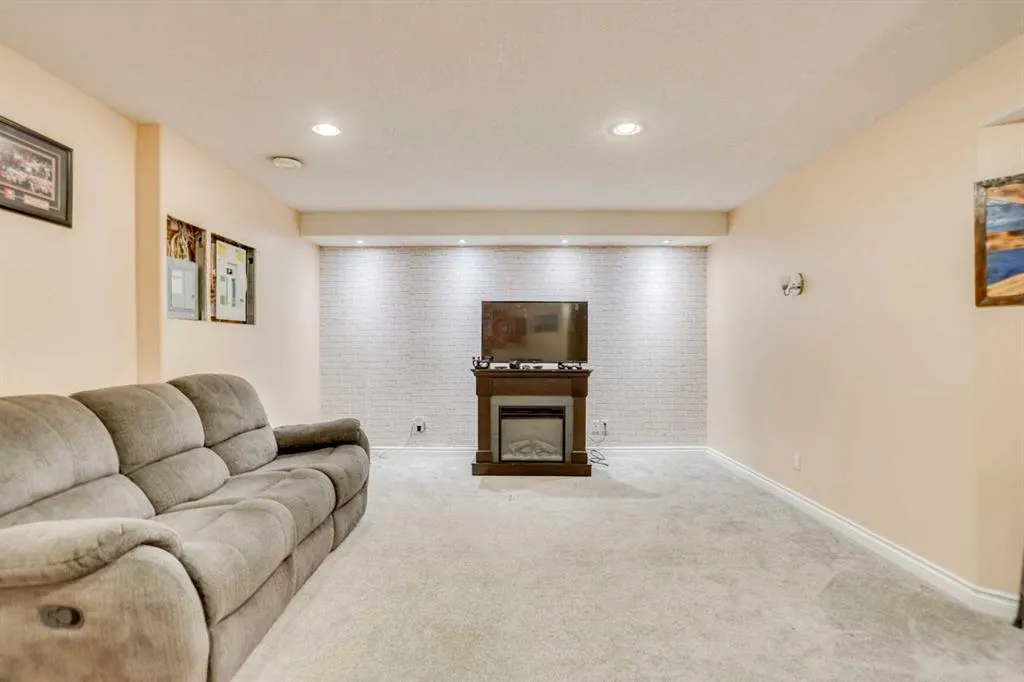 217 Swanson Crescent