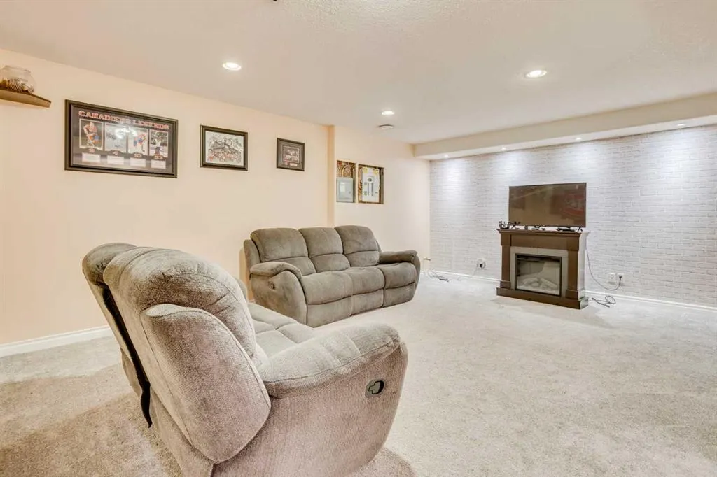 217 Swanson Crescent