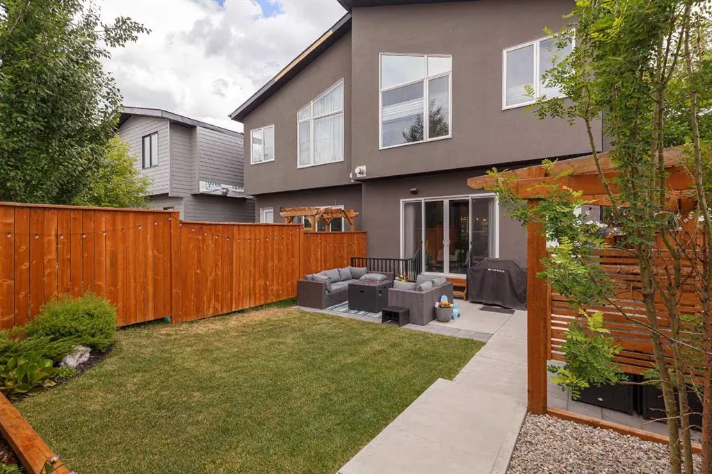 2637 36 Street SW