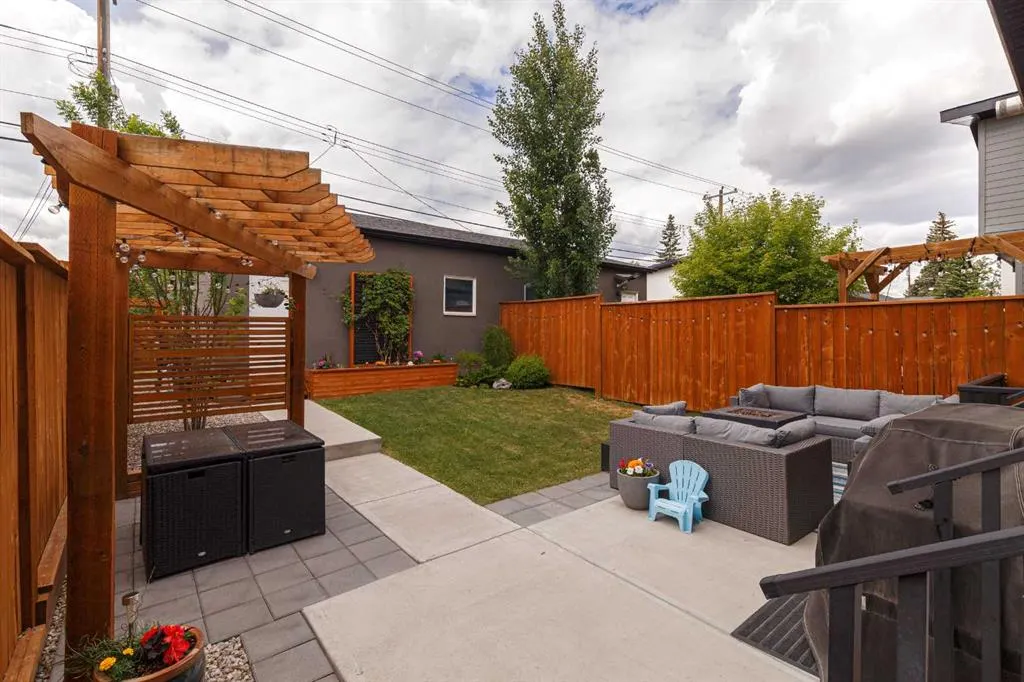 2637 36 Street SW