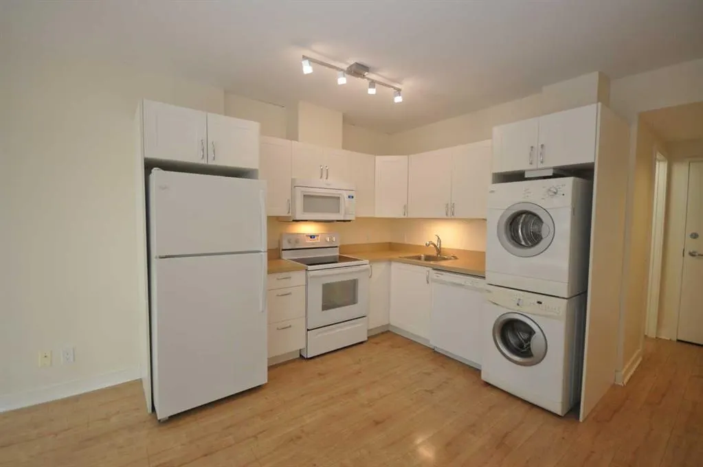 10 Brentwood Common NW, #302