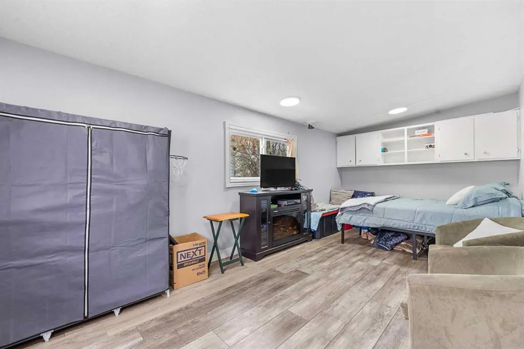 826 Brentwood Crescent