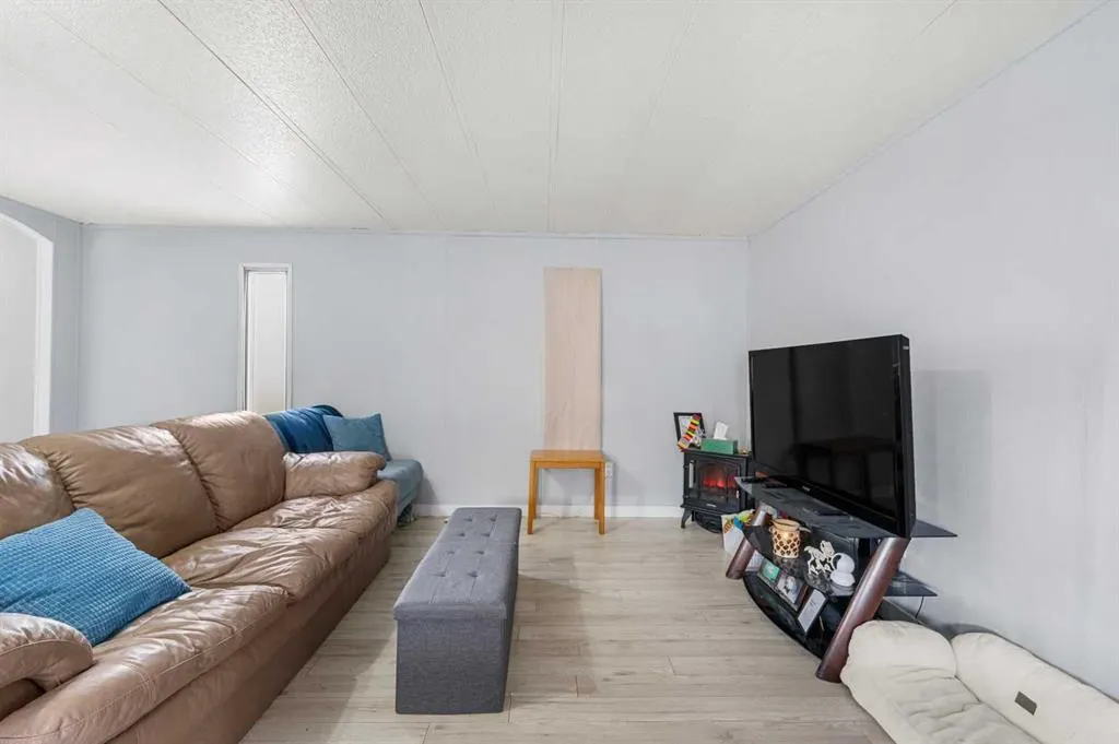 826 Brentwood Crescent