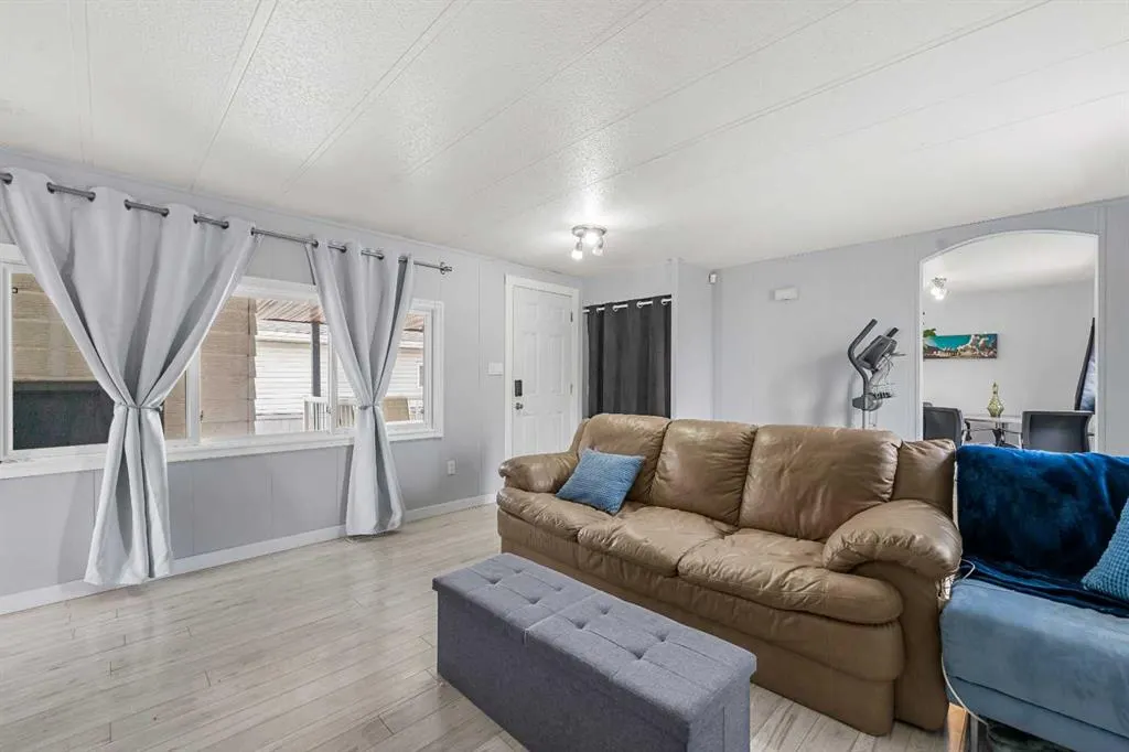 826 Brentwood Crescent