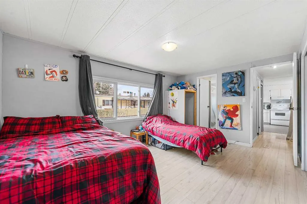 826 Brentwood Crescent