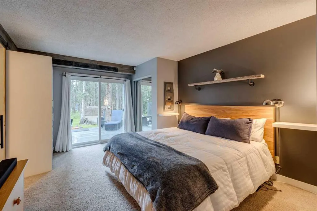 13 Redwood Meadows Close W