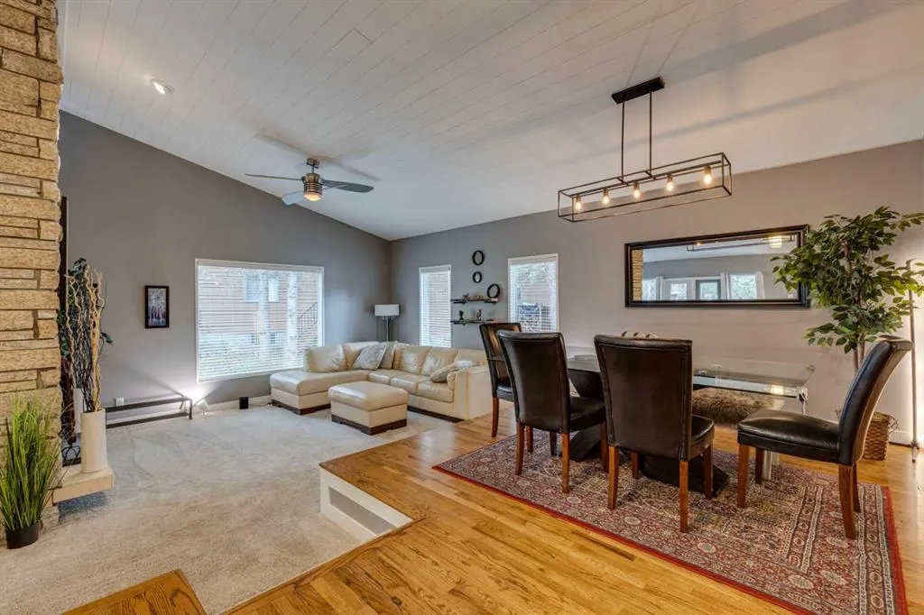 13 Redwood Meadows Close W