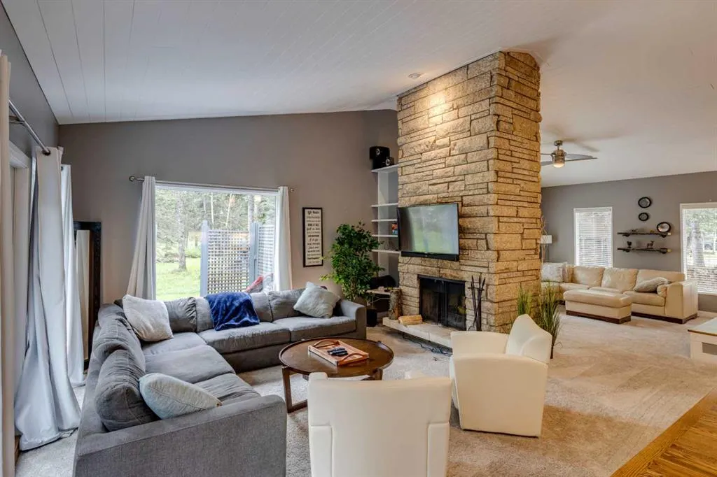 13 Redwood Meadows Close W