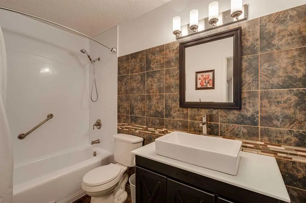 13 Redwood Meadows Close W