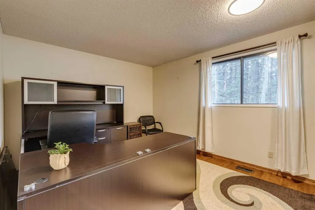 13 Redwood Meadows Close W
