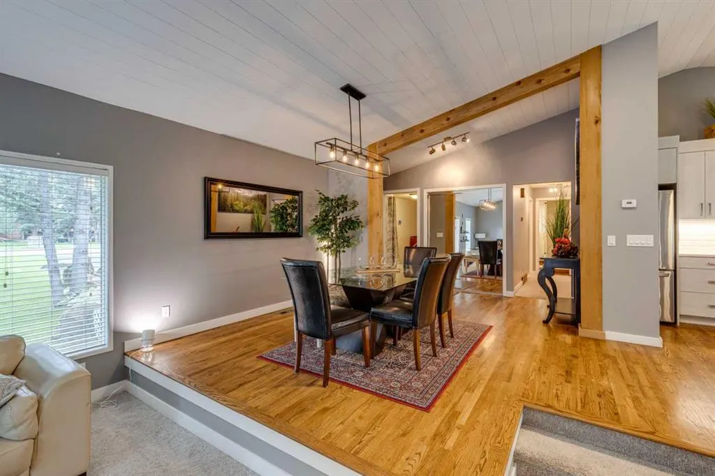 13 Redwood Meadows Close W