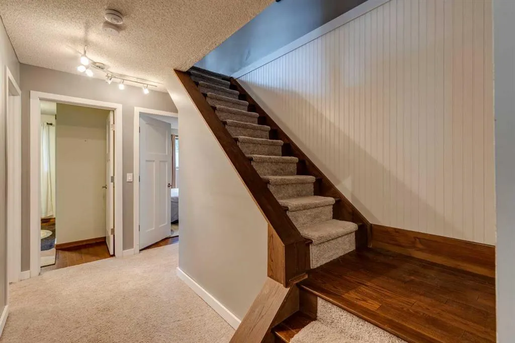 13 Redwood Meadows Close W