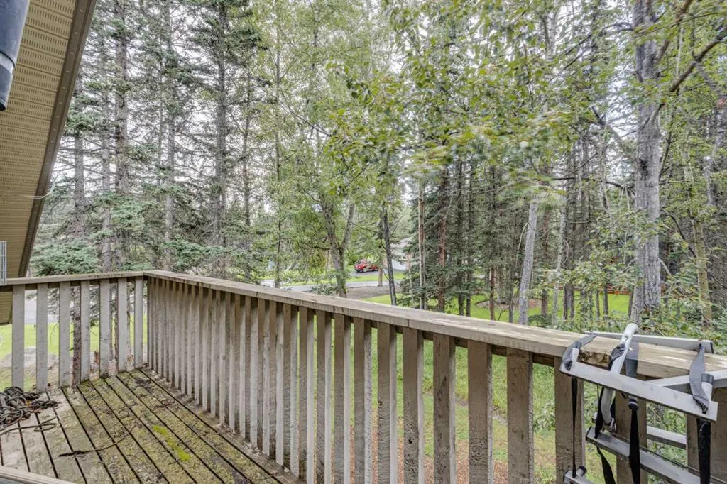 13 Redwood Meadows Close W