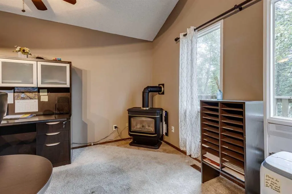 13 Redwood Meadows Close W